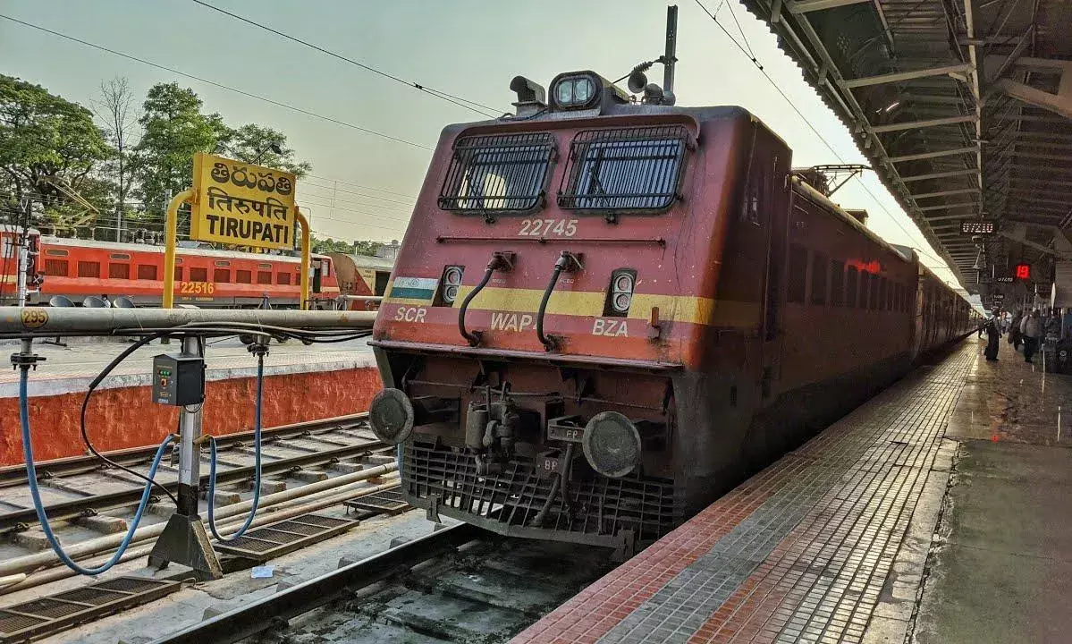 తిరుపతి ఎక్స్ ప్రెస్ రైలులో దోపిడీ దొంగలు బీభత్సం తిరుపతి ఎక్స్ ప్రెస్ రైలులో దోపిడీ దొంగలు బీభత్సం