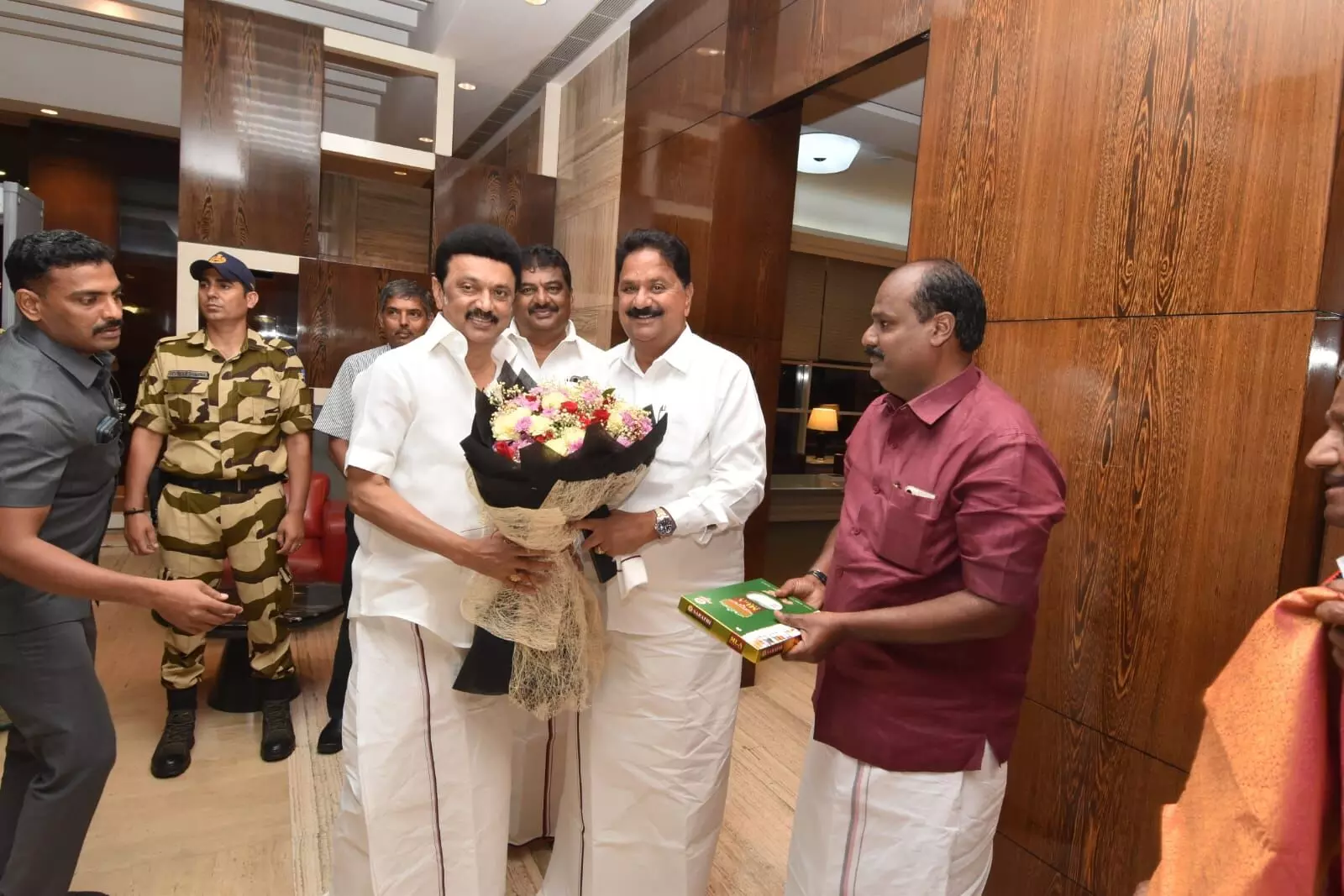 సిద్దరామయ్య ప్రమాణ స్వీకార కార్యక్రమం కోసం... ... 🔴 సిద్దరామయ్య ప్రమాణ స్వీకారం సిద్దరామయ్య ప్రమాణ స్వీకార కార్యక్రమం కోసం... ... 🔴 సిద్దరామయ్య ప్రమాణ స్వీకారం