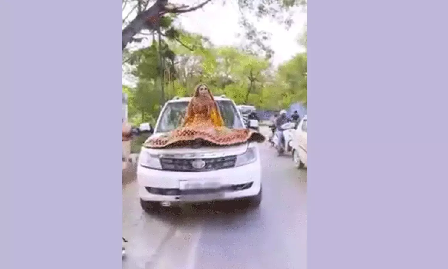 ఇన్ స్టా రీలా.. పనేంలేదా: పోలీసుల చేతిలో చీవాట్లు, ఫైన్ ఇన్ స్టా రీలా.. పనేంలేదా: పోలీసుల చేతిలో చీవాట్లు, ఫైన్