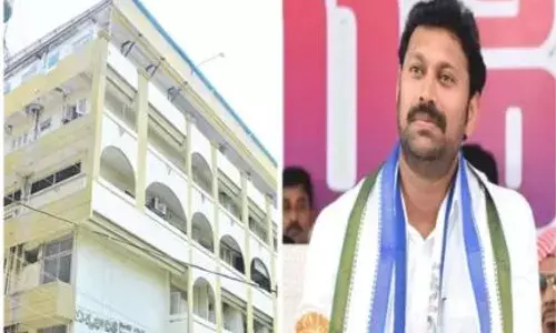 అవినాష్‌రెడ్డి వర్గీయుల హంగామా