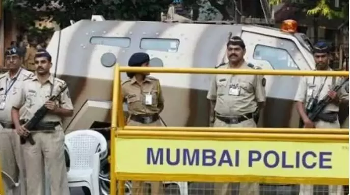 Mumbai: ముంబైని పేల్చివేస్తానన్న ఆకతాయి అరెస్ట్ Mumbai: ముంబైని పేల్చివేస్తానన్న ఆకతాయి అరెస్ట్