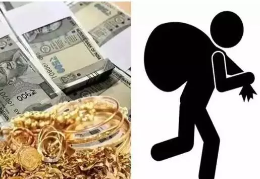 Crime: స్వర్ణకారుడి బంగారంతో ఉడాయించిన దొంగలు Crime: స్వర్ణకారుడి బంగారంతో ఉడాయించిన దొంగలు