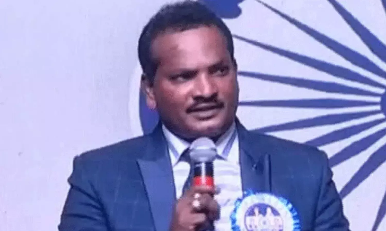 జడ శ్రావణ్ కుమార్ దీక్ష.. అమరావతిలో హై టెన్షన్ జడ శ్రావణ్ కుమార్ దీక్ష.. అమరావతిలో హై టెన్షన్