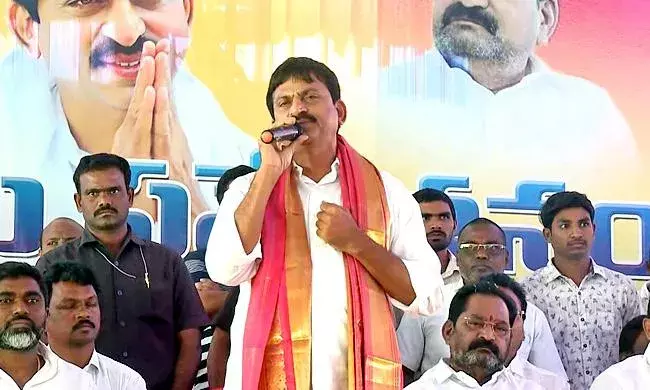 పొంగులేటి అడుగులు అటువైపేనా..? పొంగులేటి అడుగులు అటువైపేనా..?