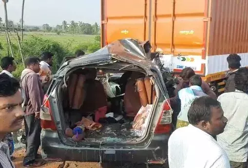 Nellore: ఆగి ఉన్న లారీనీ ఢీకొట్టిన కారు.. ముగ్గురు మృతి Nellore: ఆగి ఉన్న లారీనీ ఢీకొట్టిన కారు.. ముగ్గురు మృతి