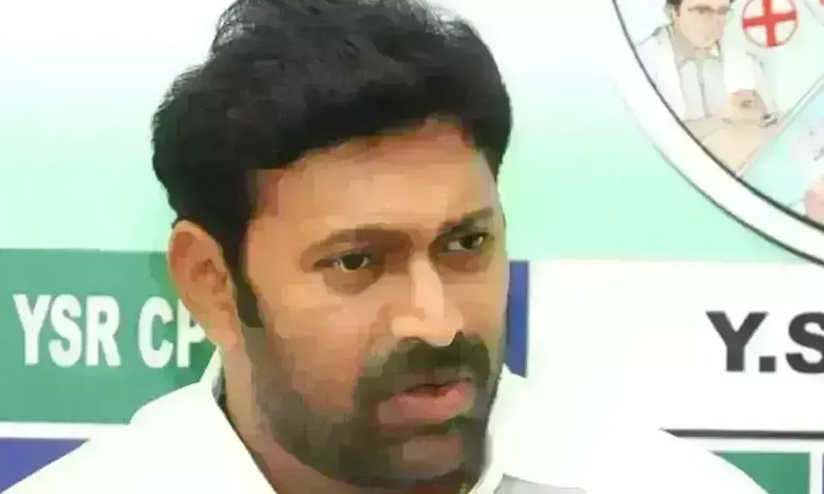 కర్నూలుకు చేరుకున్న సీబీఐ విచారణ బృందం కర్నూలుకు చేరుకున్న సీబీఐ విచారణ బృందం