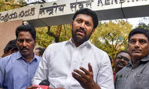 కోలుకుంటున్న ఎంపీ అవినాష్‌ తల్లి