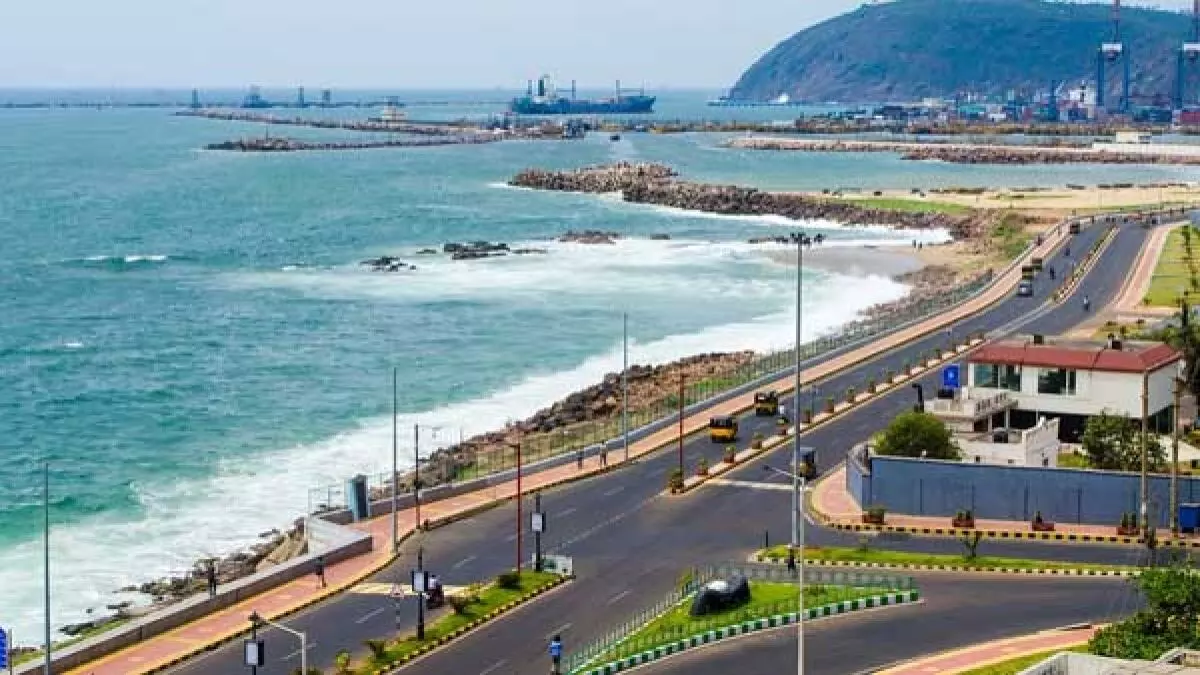 విశాఖ వివాదాస్పద భూముల్లో శరవేగంగా నిర్మాణాలు విశాఖ వివాదాస్పద భూముల్లో శరవేగంగా నిర్మాణాలు