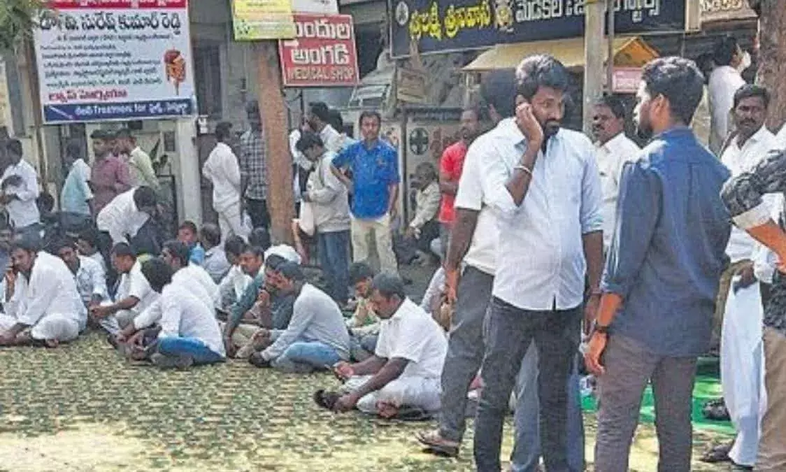 అవినాశ్ రెడ్డి అనుచరులు రికార్డు స్థాయిలో తాగేశారట అవినాశ్ రెడ్డి అనుచరులు రికార్డు స్థాయిలో తాగేశారట