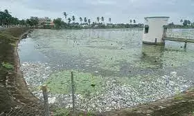 ఏలూరులో అక్రమంగా చేపల చెరువుల తవ్వకాలు ఏలూరులో అక్రమంగా చేపల చెరువుల తవ్వకాలు