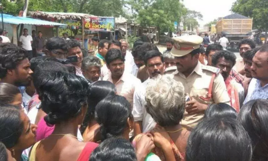 మెహబూబ్ నగర్ లో ఉద్రిక్తత