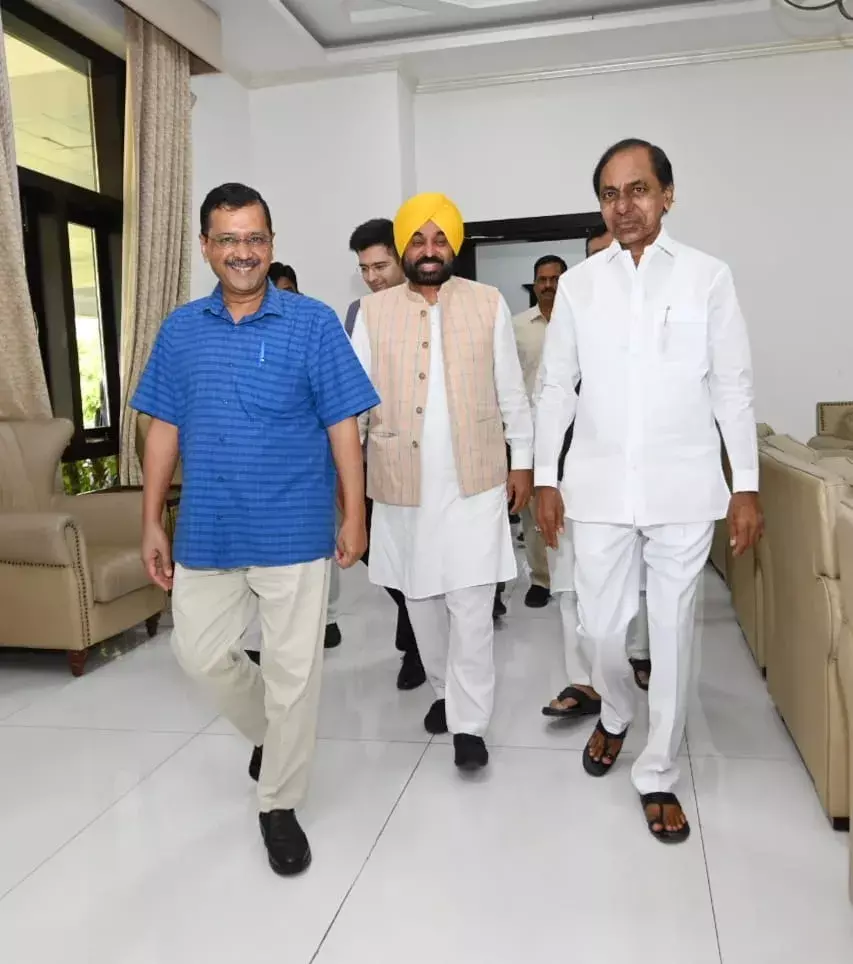 సీఎం కేసీఆర్ ను కలిసిన ఢిల్లీ, పంజాబ్ సీఎంలు