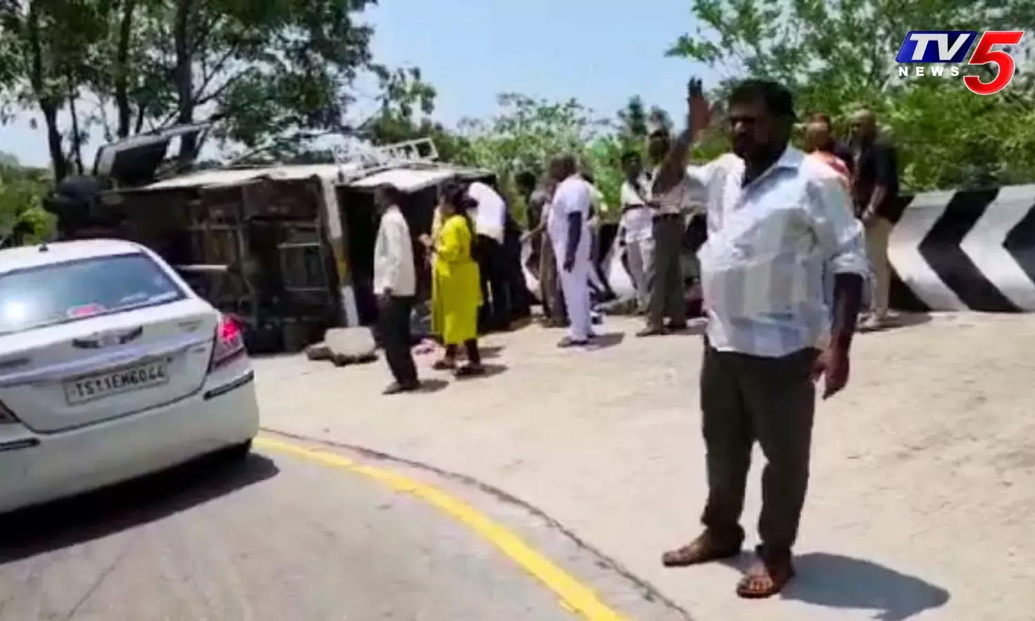 తిరుమల ఘాట్ రోడ్డులో మరో రోడ్డు ప్రమాదం తిరుమల ఘాట్ రోడ్డులో మరో రోడ్డు ప్రమాదం