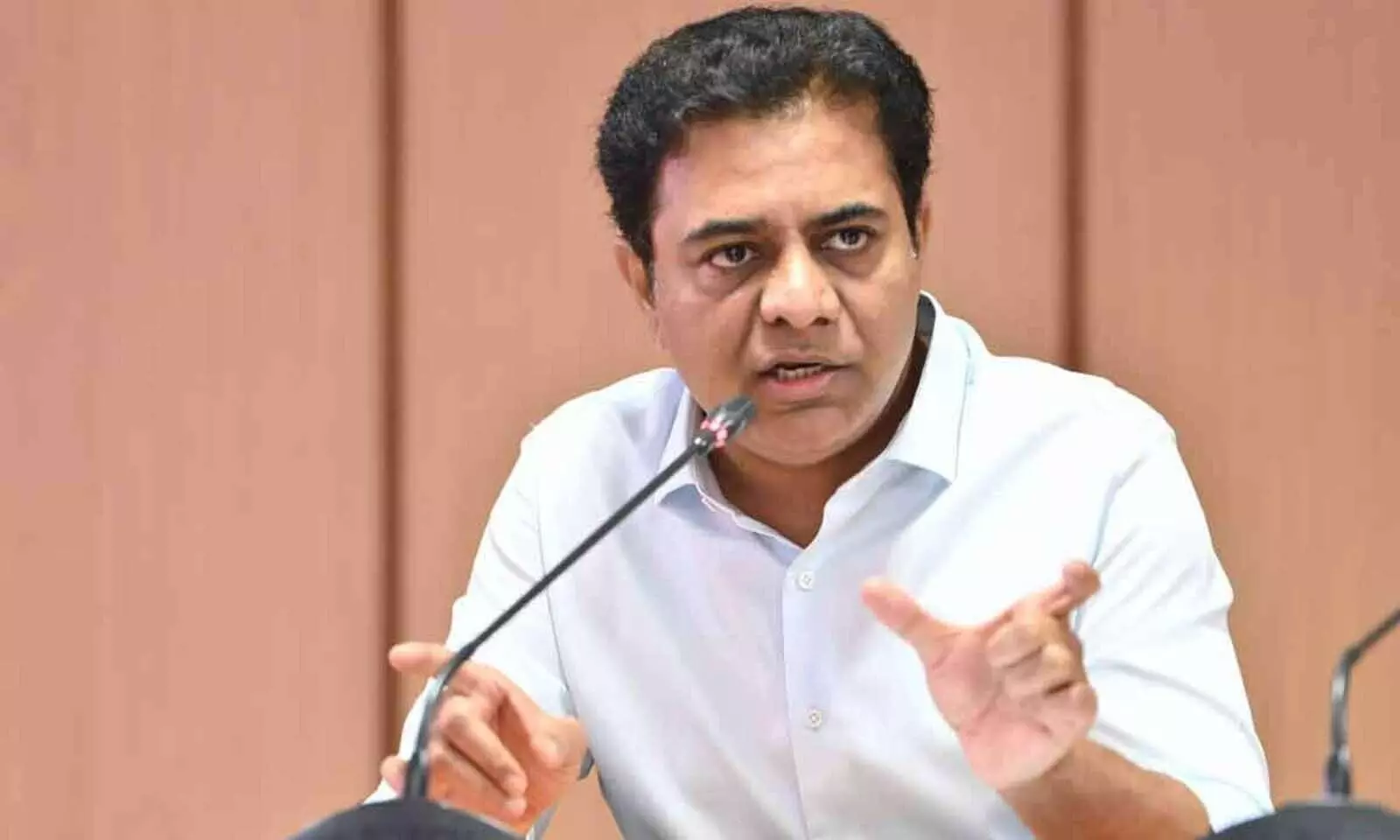 దక్షిణాది రాష్ట్రాలకు తీవ్ర అన్యాయం జరుగుతోంది: KTR దక్షిణాది రాష్ట్రాలకు తీవ్ర అన్యాయం జరుగుతోంది: KTR