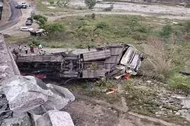 జమ్ముకశ్మీర్‌లో ఘోర రోడ్డు ప్రమాదం..10 మంది మృతి