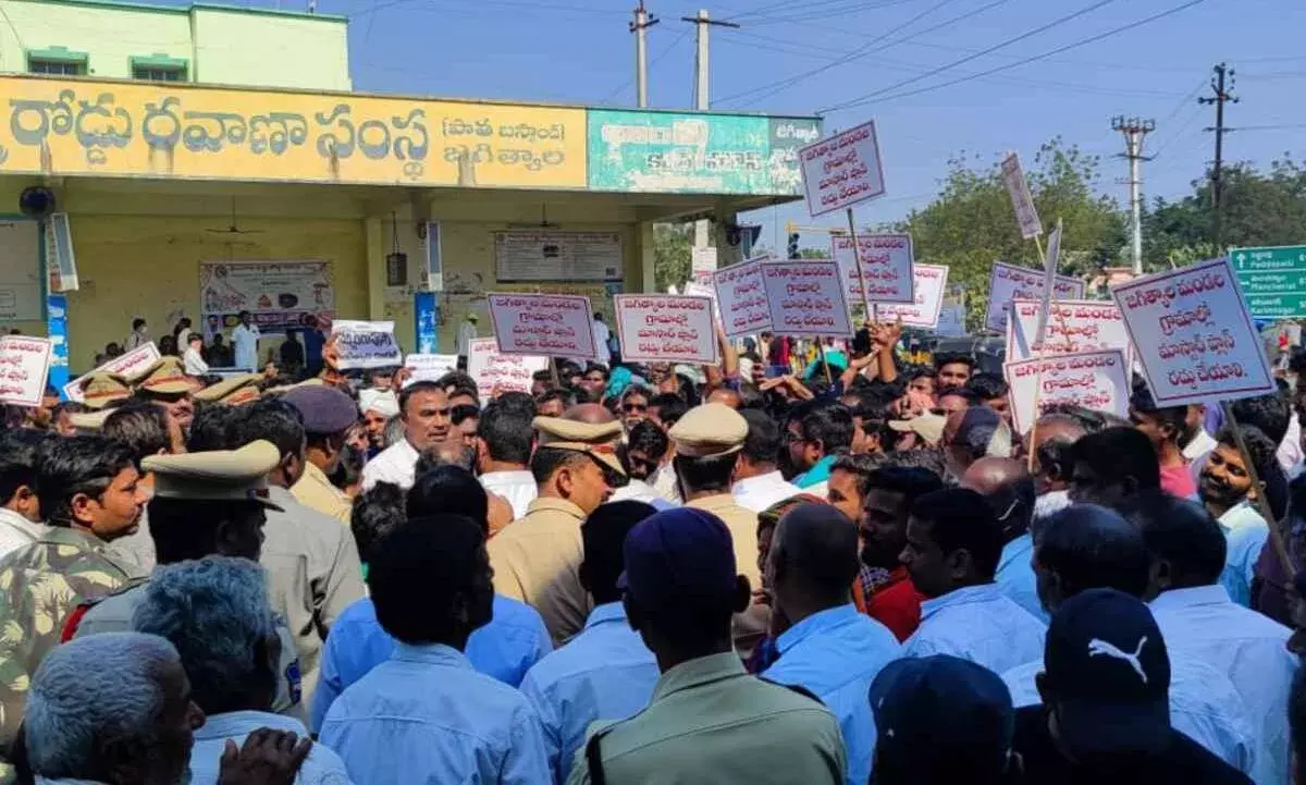 తడిసిన ధాన్యం, రైతుల ఆందోళన