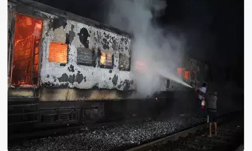 అలప్పుజా-కన్నూరు ఎగ్జిక్యూటివ్ ఎక్స్‌ప్రెస్ రైలులో మంటలు