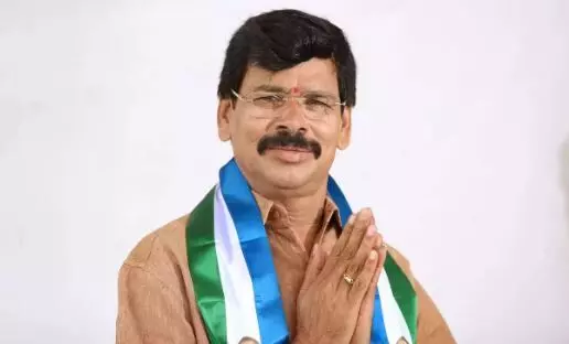 గ్రామస్తులపై రెచ్చిపోయిన వైసీపీ ఎమ్మెల్యే గ్రామస్తులపై రెచ్చిపోయిన వైసీపీ ఎమ్మెల్యే