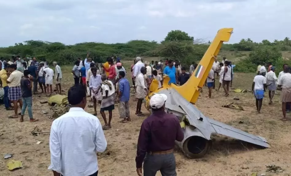 కూలిన ట్రైనింగ్ ఎయిర్ క్రాఫ్ట్..! కూలిన ట్రైనింగ్ ఎయిర్ క్రాఫ్ట్..!