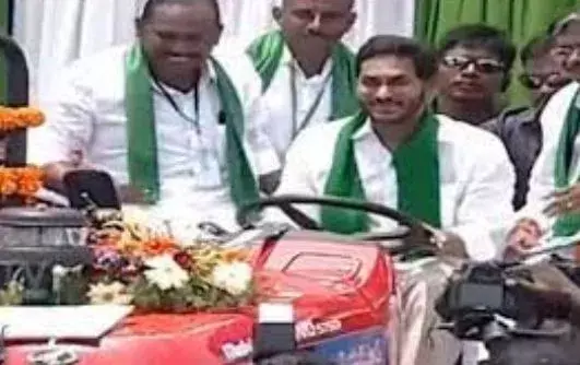 జగన్‌ ప్రారంభించిన వెంటనే ట్రాక్టర్‌ ఆగిపోయింది