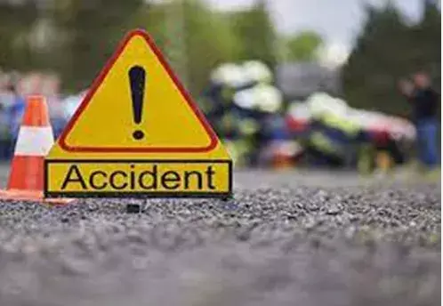 రోడ్డు ప్రమాదం లో రెండేళ్ల చిన్నారి మృతి రోడ్డు ప్రమాదం లో రెండేళ్ల చిన్నారి మృతి