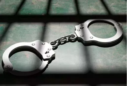 డబ్బుల కోసం కుమార్తెను పడుపు వృత్తిలోకి..!