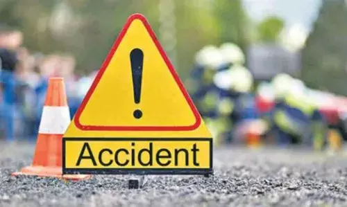 అన్నమయ్య జిల్లాలో ఆగి ఉన్న లారీని ఢీకొన్న తుఫాన్‌.. నలుగురు మృతి