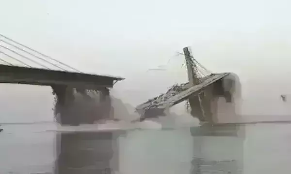 Bihar: అందరూ చూస్తుండగానే కుప్పకూలిన కేబుల్ బ్రిడ్జ్ Bihar: అందరూ చూస్తుండగానే కుప్పకూలిన కేబుల్ బ్రిడ్జ్