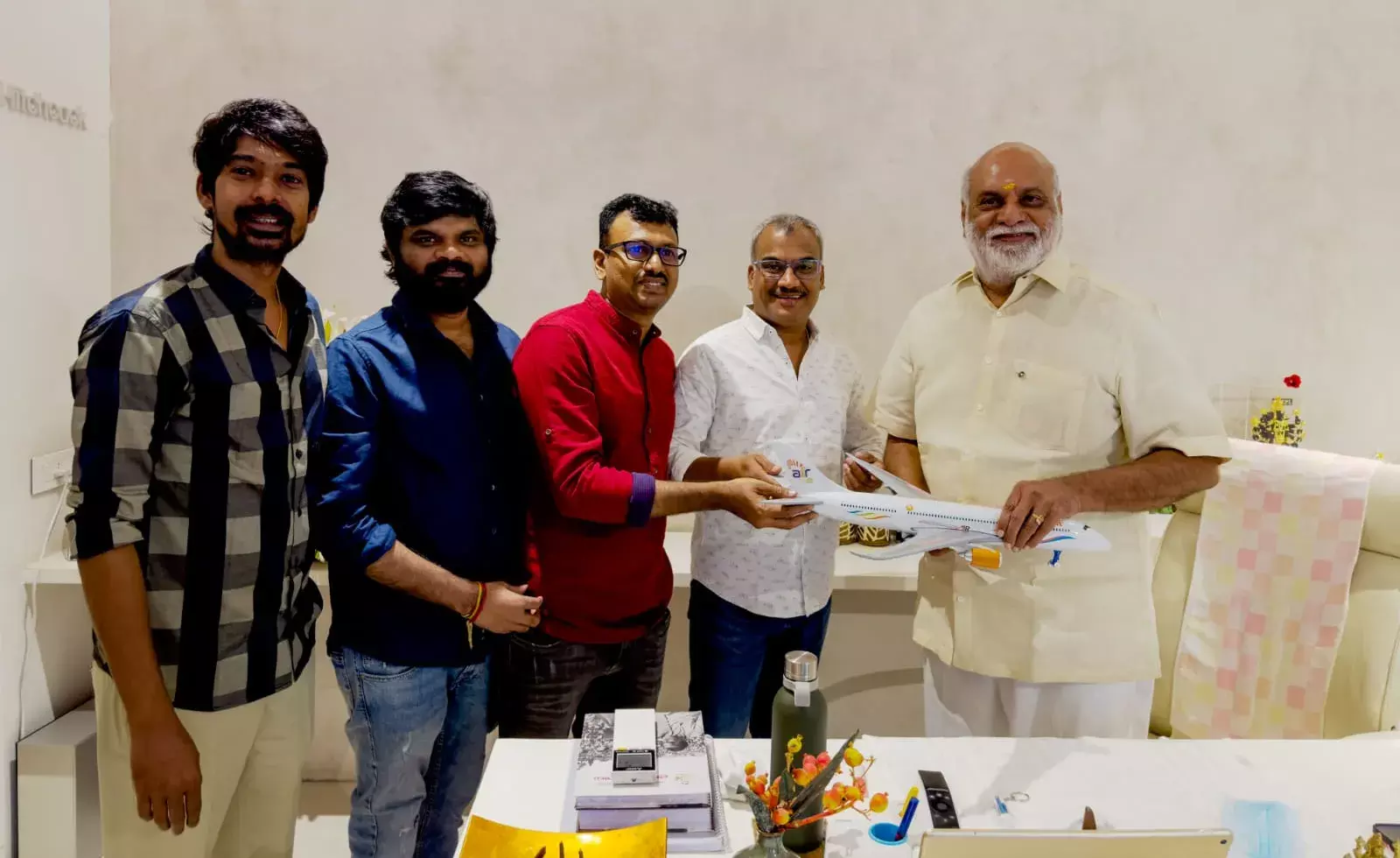 అందరికీ కనెక్ట్ అయ్యే సినిమా ‘విమానం’:  దర్శకేంద్రుడు అందరికీ కనెక్ట్ అయ్యే సినిమా ‘విమానం’:  దర్శకేంద్రుడు