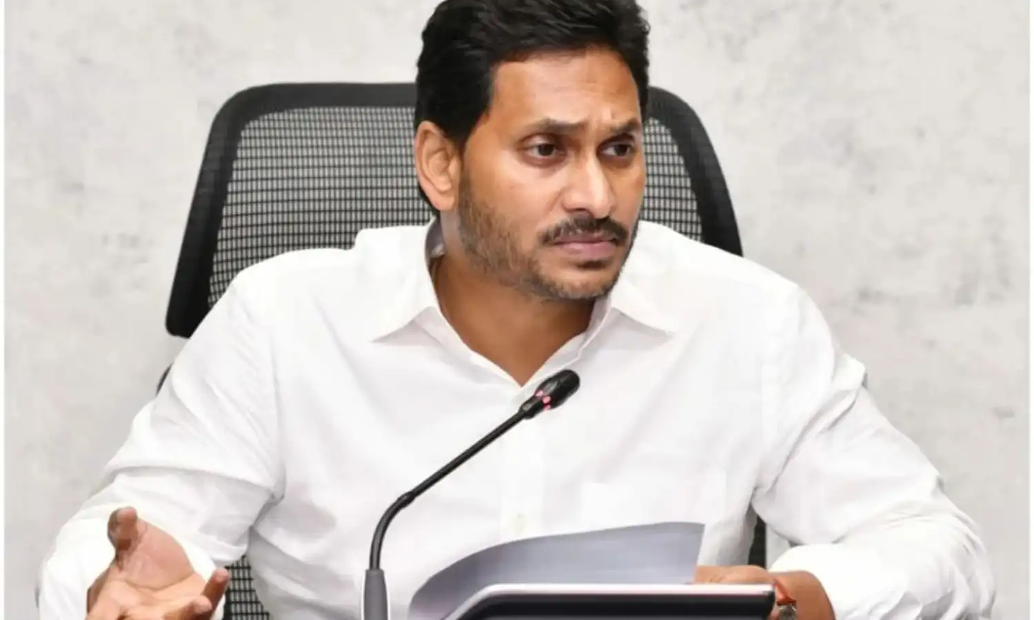 ఉద్యోగులను మాయ చేస్తున్న జగన్ సర్కార్ ఉద్యోగులను మాయ చేస్తున్న జగన్ సర్కార్
