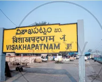 కలుషిత నీటితో.. విశాఖ వాసుల దాహార్తికి ఇక్కట్లు కలుషిత నీటితో.. విశాఖ వాసుల దాహార్తికి ఇక్కట్లు