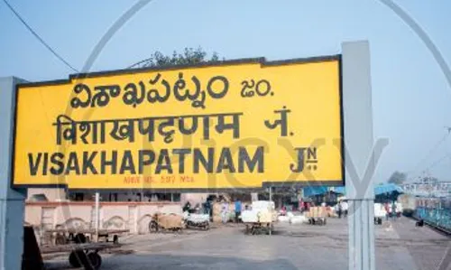 కలుషిత నీటితో.. విశాఖ వాసుల దాహార్తికి ఇక్కట్లు కలుషిత నీటితో.. విశాఖ వాసుల దాహార్తికి ఇక్కట్లు
