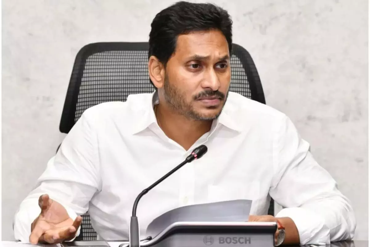 ఉద్యోగులను మాయ చేస్తున్న జగన్ సర్కార్ ఉద్యోగులను మాయ చేస్తున్న జగన్ సర్కార్