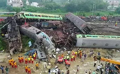 శవాలతో బేరం..ఒడిశా రైలు ప్రమాదంలో దురాశపరుల నిర్వాకం