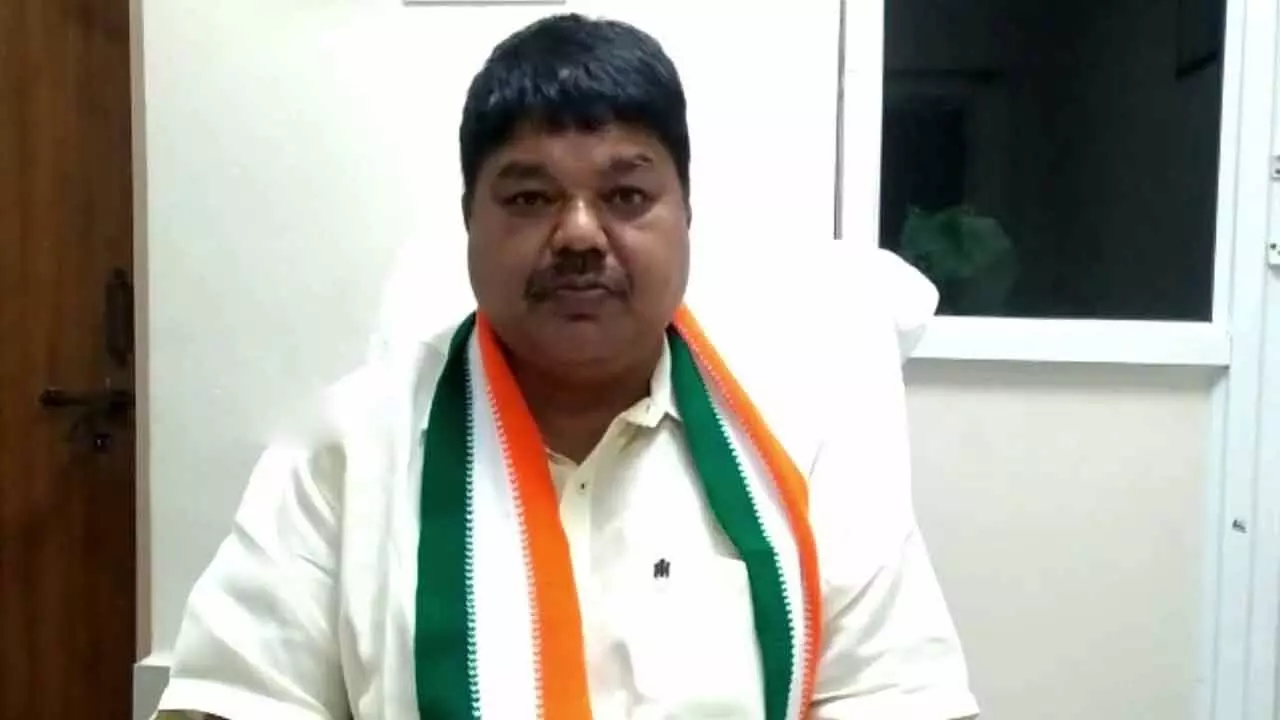 కేసీఆర్ ఆర్టీసీ కార్మికులను విస్మరించాడు: రాములు నాయక్ కేసీఆర్ ఆర్టీసీ కార్మికులను విస్మరించాడు: రాములు నాయక్