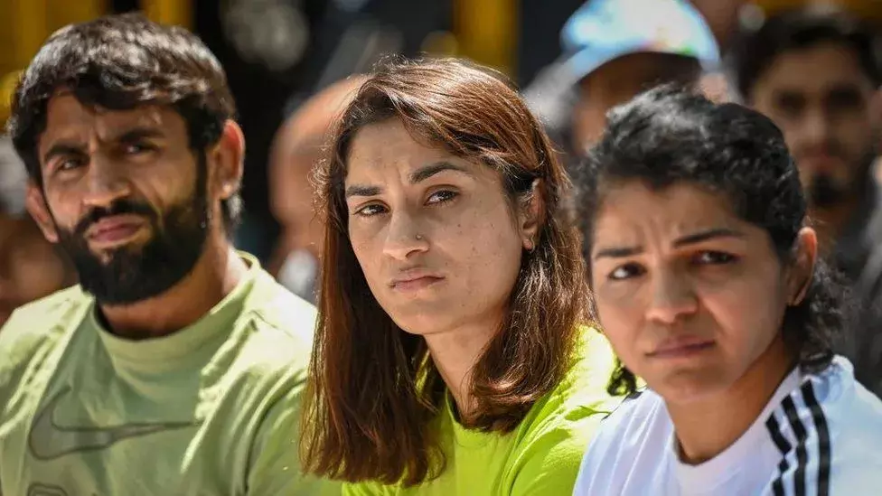 రెజ్లర్ల ఆందోళనకు చిన్న  బ్రేక్ రెజ్లర్ల ఆందోళనకు చిన్న  బ్రేక్