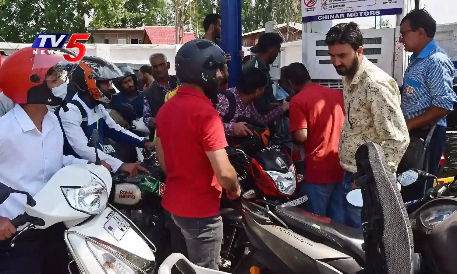 వాహనదారులకు శుభవార్త? దిగి రానున్న పెట్రోల్, డిజిల్ ధరలు వాహనదారులకు శుభవార్త? దిగి రానున్న పెట్రోల్, డిజిల్ ధరలు