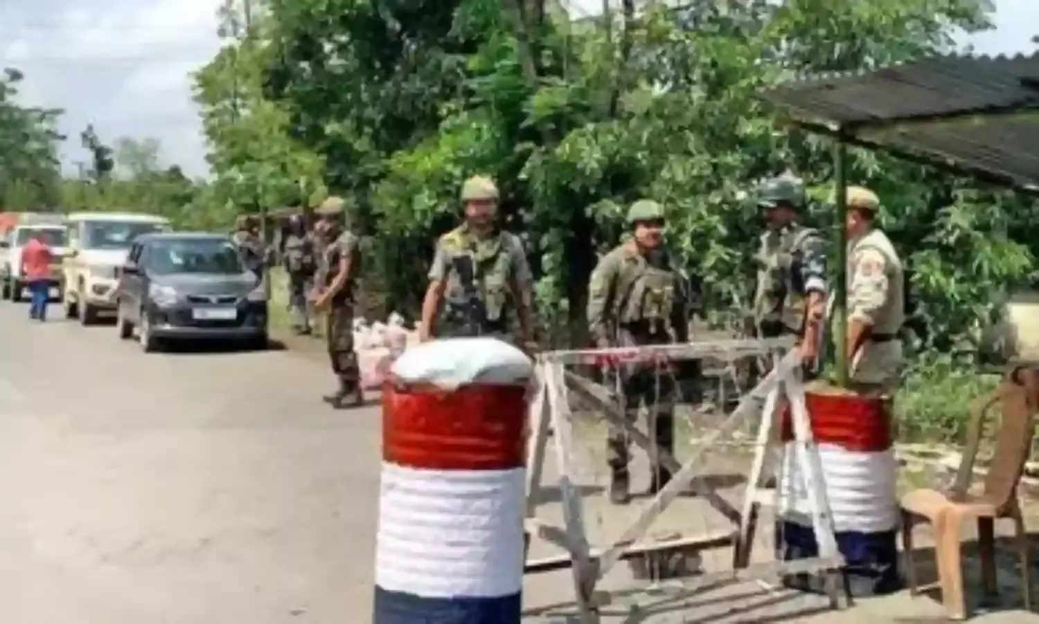 మణిపూర్లో భద్రతా దళాల గాలింపు చర్యలు మణిపూర్లో భద్రతా దళాల గాలింపు చర్యలు
