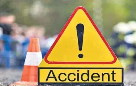 ఖమ్మంలో కరెంట్ స్తంభాన్ని ఢీకొన్న ట్యాంకర్‌