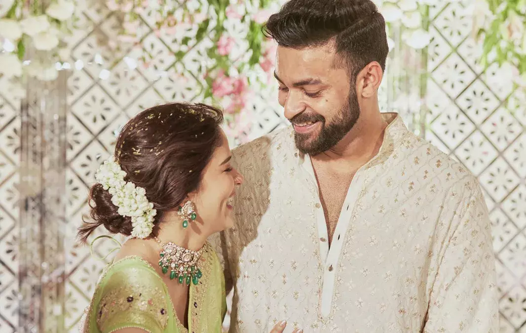 ఘనంగా వరుణ్ తేజ్, లావణ్య త్రిపాఠి నిశ్చితార్థం ఘనంగా వరుణ్ తేజ్, లావణ్య త్రిపాఠి నిశ్చితార్థం