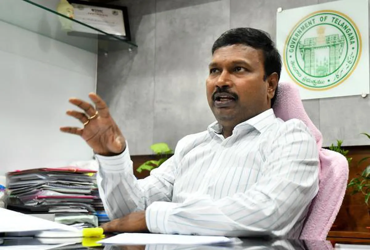 కేసీఆర్ ఆదేశిస్తే..రాజకీయాల్లోకి వస్తా:శ్రీనివాసరావు కేసీఆర్ ఆదేశిస్తే..రాజకీయాల్లోకి వస్తా:శ్రీనివాసరావు