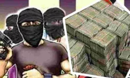 7 కోట్ల రూపాయలతో ఉడాయించిన దొంగలు 7 కోట్ల రూపాయలతో ఉడాయించిన దొంగలు