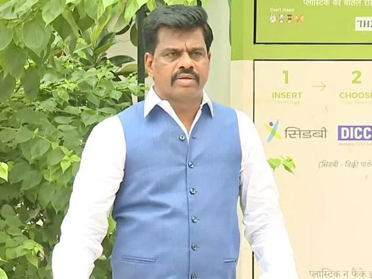 బుక్కరాయసముద్రంలో..వైసీపీ నేతల మధ్య వార్.. బుక్కరాయసముద్రంలో..వైసీపీ నేతల మధ్య వార్..