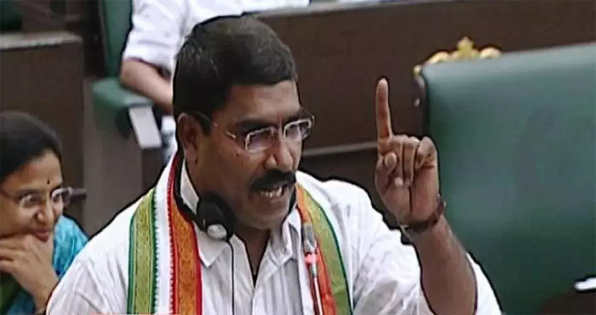 ప్రశ్నిస్తే నిర్బంధిస్తారా...మాజీ ఎమ్మెల్యే సంపత్ కుమార్ ప్రశ్నిస్తే నిర్బంధిస్తారా...మాజీ ఎమ్మెల్యే సంపత్ కుమార్