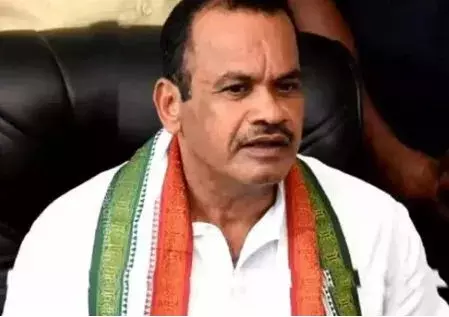 రైతులు శాంతియుతంగా ధర్నా చేస్తే సంకెళ్లు వేస్తారా..! రైతులు శాంతియుతంగా ధర్నా చేస్తే సంకెళ్లు వేస్తారా..!