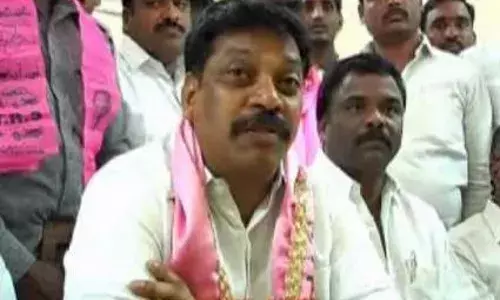 BRS ఎమ్మెల్యే పైళ్ల శేఖర్ రెడ్డి ఇంట్లో ఐటీ సోదాలు BRS ఎమ్మెల్యే పైళ్ల శేఖర్ రెడ్డి ఇంట్లో ఐటీ సోదాలు