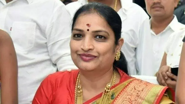 ముసి ముసి నవ్వులు నవ్వితే మోసపోవద్దు జగన్ సార్ ముసి ముసి నవ్వులు నవ్వితే మోసపోవద్దు జగన్ సార్