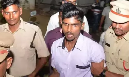 కోడి కత్తి కేసులో కొత్త ట్విస్ట్‌