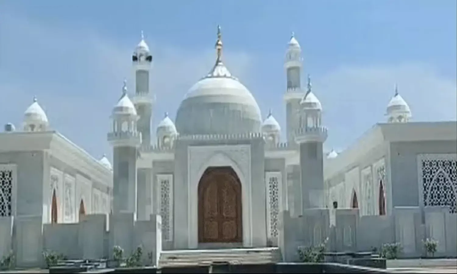 అమ్మకు ప్రేమతో.. తాజ్ మహల్ రూపంలో స్మారకం