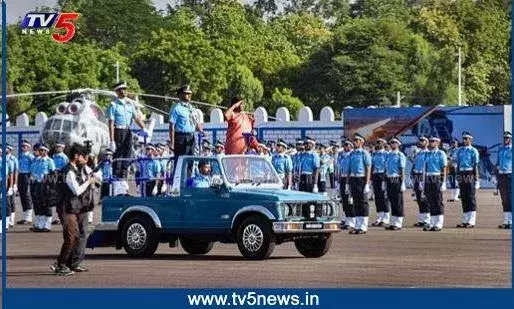 దుండిగల్ ఎయిర్ ఫోర్స్ పరేడ్‌లో పాల్గొన్న రాష్ట్రపతి